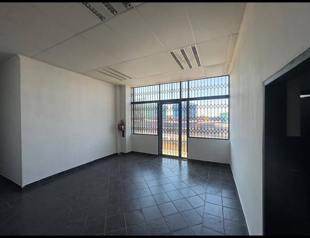 380M² WAREHOUSE TO LET IN WYNBERG